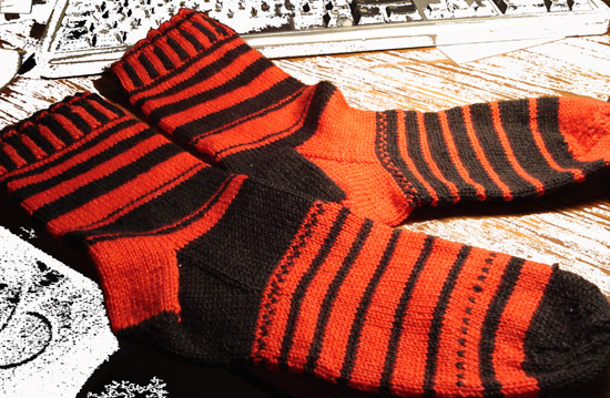 socks-redblack-1-550